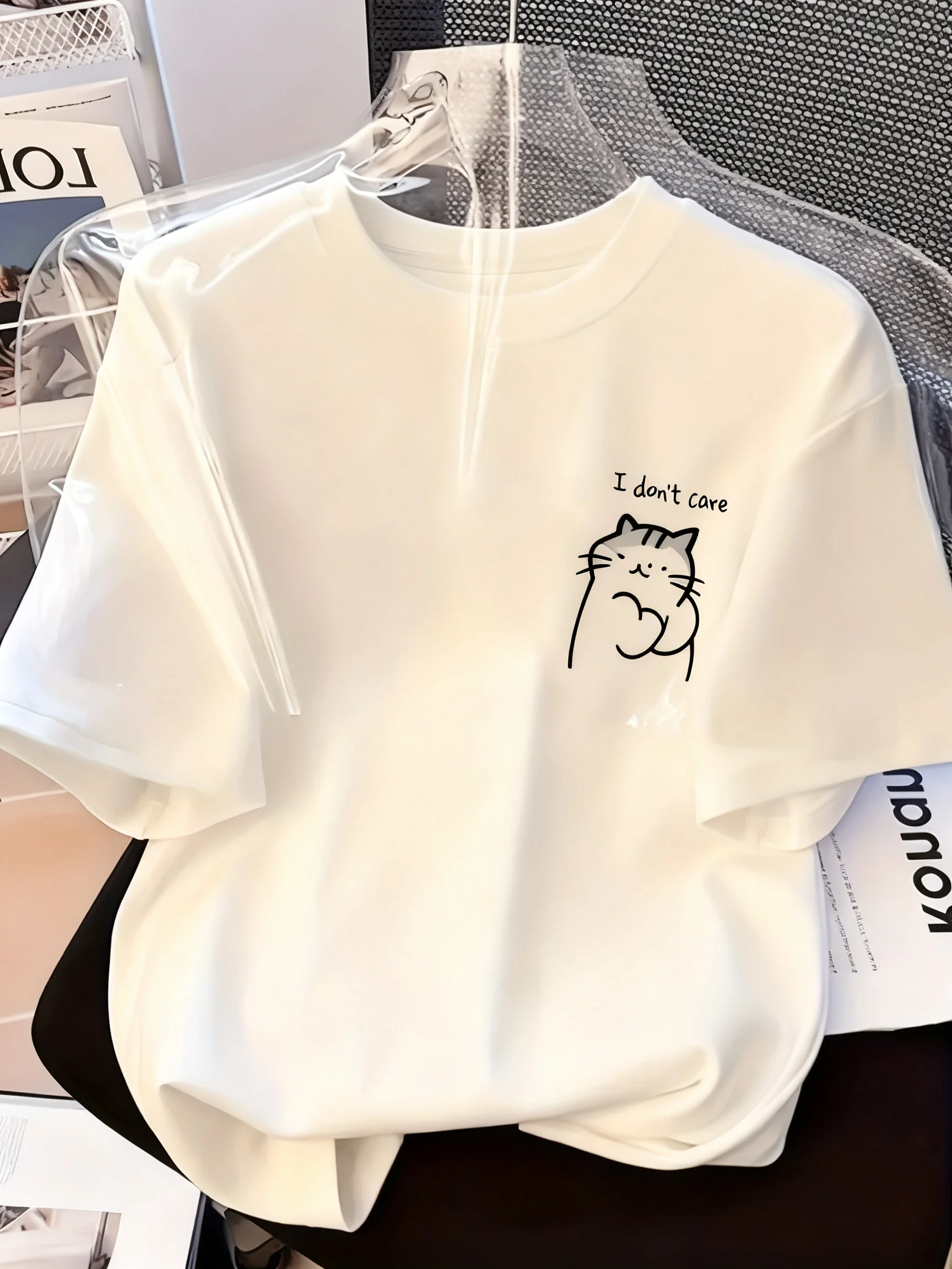 Men New Summer White  Loose-fitting T-shirt with Penguin Text Pattern Short-sleeved Round-neck Design Simple Style