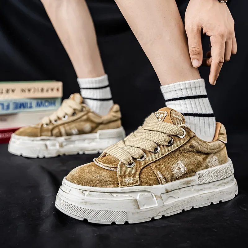 الرجال 2025 جديد الصيف خمر حذاء مسطح غير رسمي تنوعا موضة الاتجاه الأحذية المتخصصة تصميم سميكة سوليد الدنيم أحذية رياضية مكتنزة #4