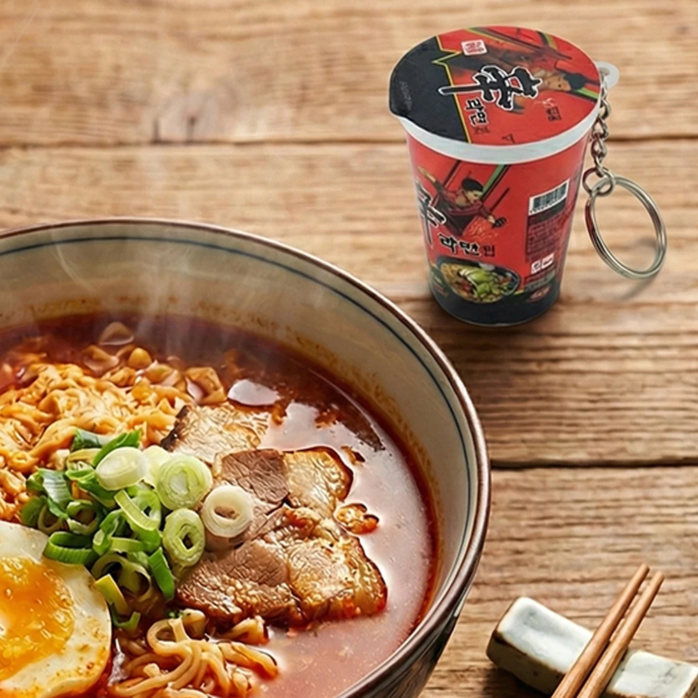 Llavero de simulación de fideos instantáneos para teléfono, mini colgante de aperitivos, colgante para bolso, regalos de Navidad para el Año Nuevo