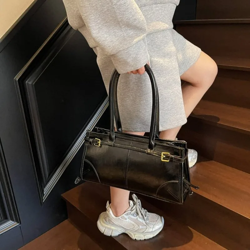 

European Summer Girls' Crossbody With Unique Design Language, Versatile For Casual Commuter Light Luxury Gatherings