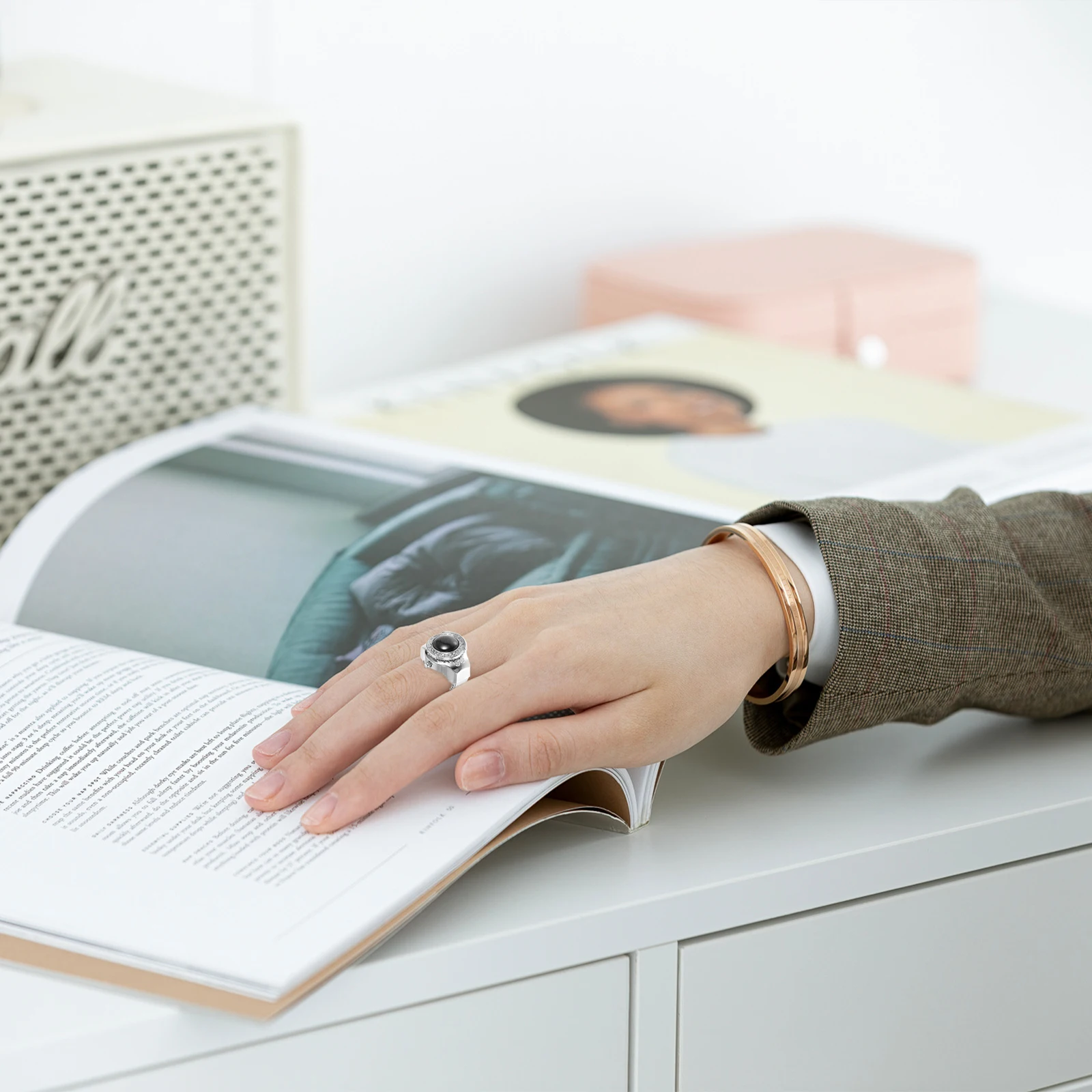 

Ring Watch Fashionable Casual Retro Decorative Small Quartz Metal Watches for Daily Wear Gifts Finger Jewelry Straps