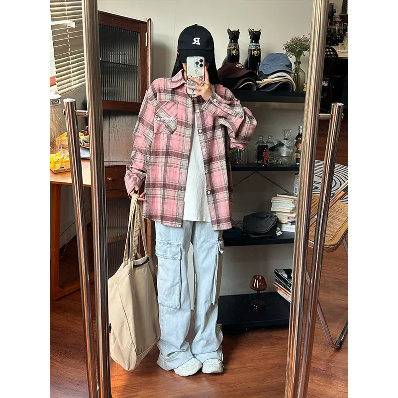 黄色のチェック柄ルーズ長袖メンズシャツ秋春トレンディなデザインアメリカンレトロカップル重ね着アウター