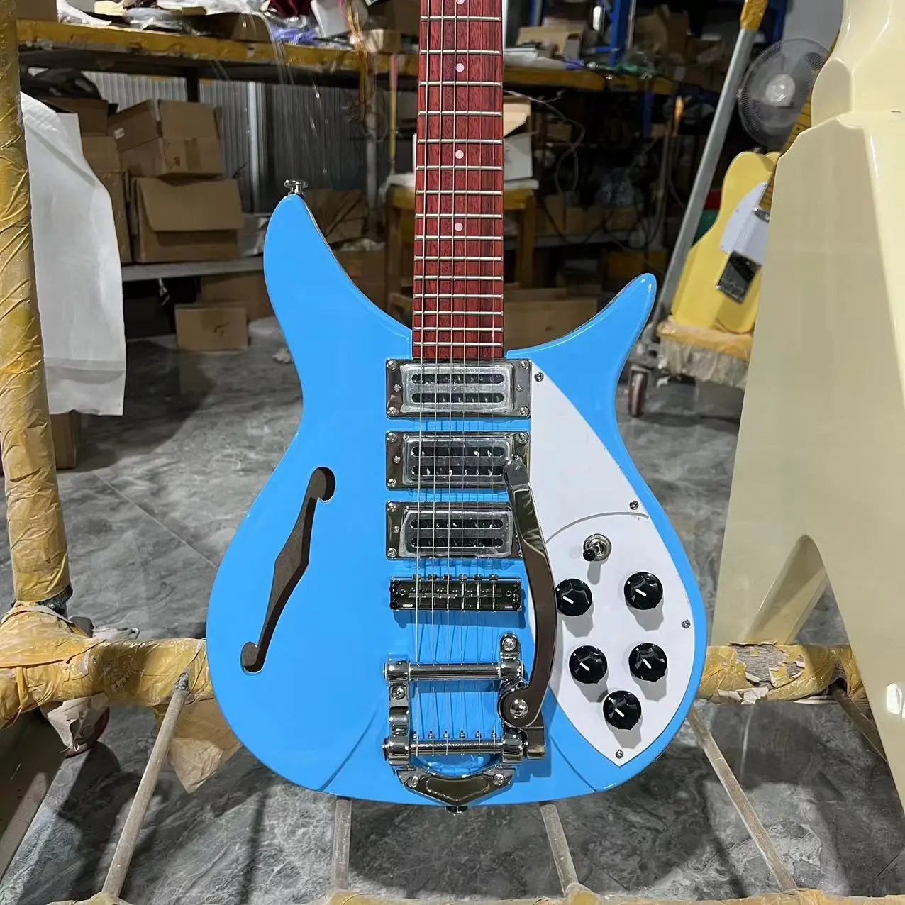 

325 Electric Guitar, Blue Color, Rosewood Fingerboard, Tremolo System Bridge, High Quality, Free Shipping