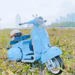 1106PCS Roman Holida Vespa 125 Technical 10298 Famous Motorcycle Assembled Building Blocks Brick Model Toy For Kids Gift