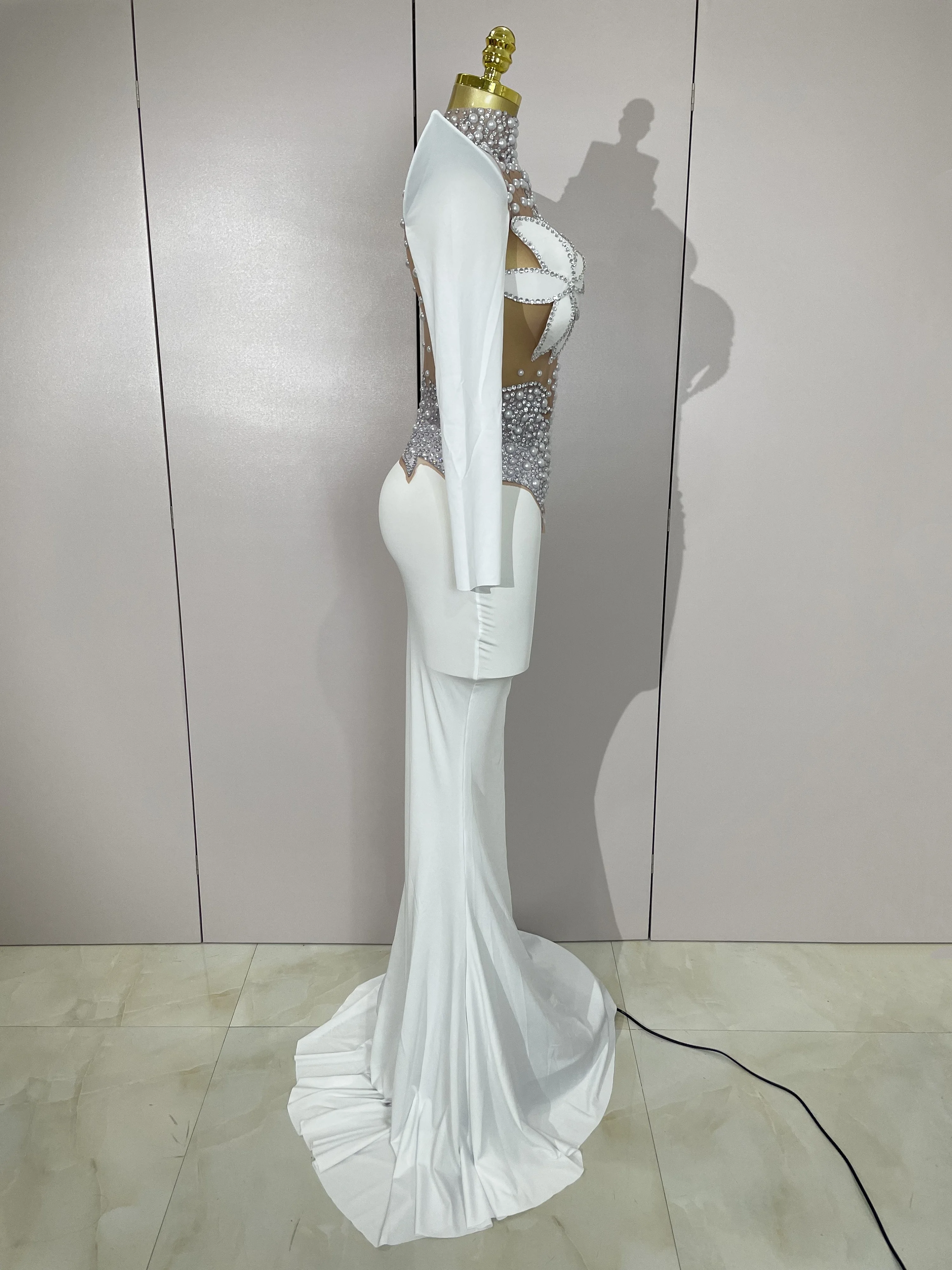 فاخر سباركلي الماس لؤلؤة بيضاء انظر من خلال شبكة فستان طويل المرأة الزفاف مساء حفلة مرحلة الأداء التقاط الصور فستان