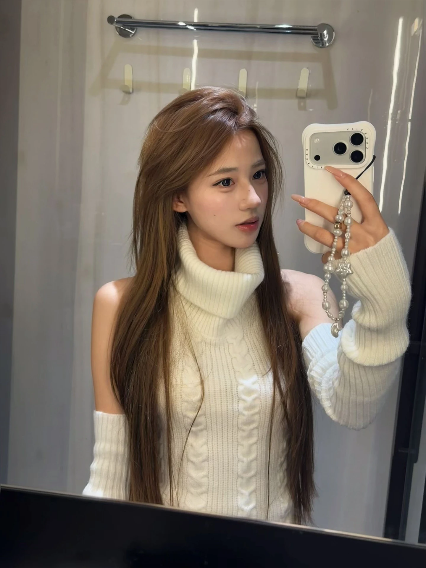 

White Shoulder-Bared High Collar Knitted Sweater Women's Style Autumn Winter New Lazy Style High-End Feeling Top for Young Girls