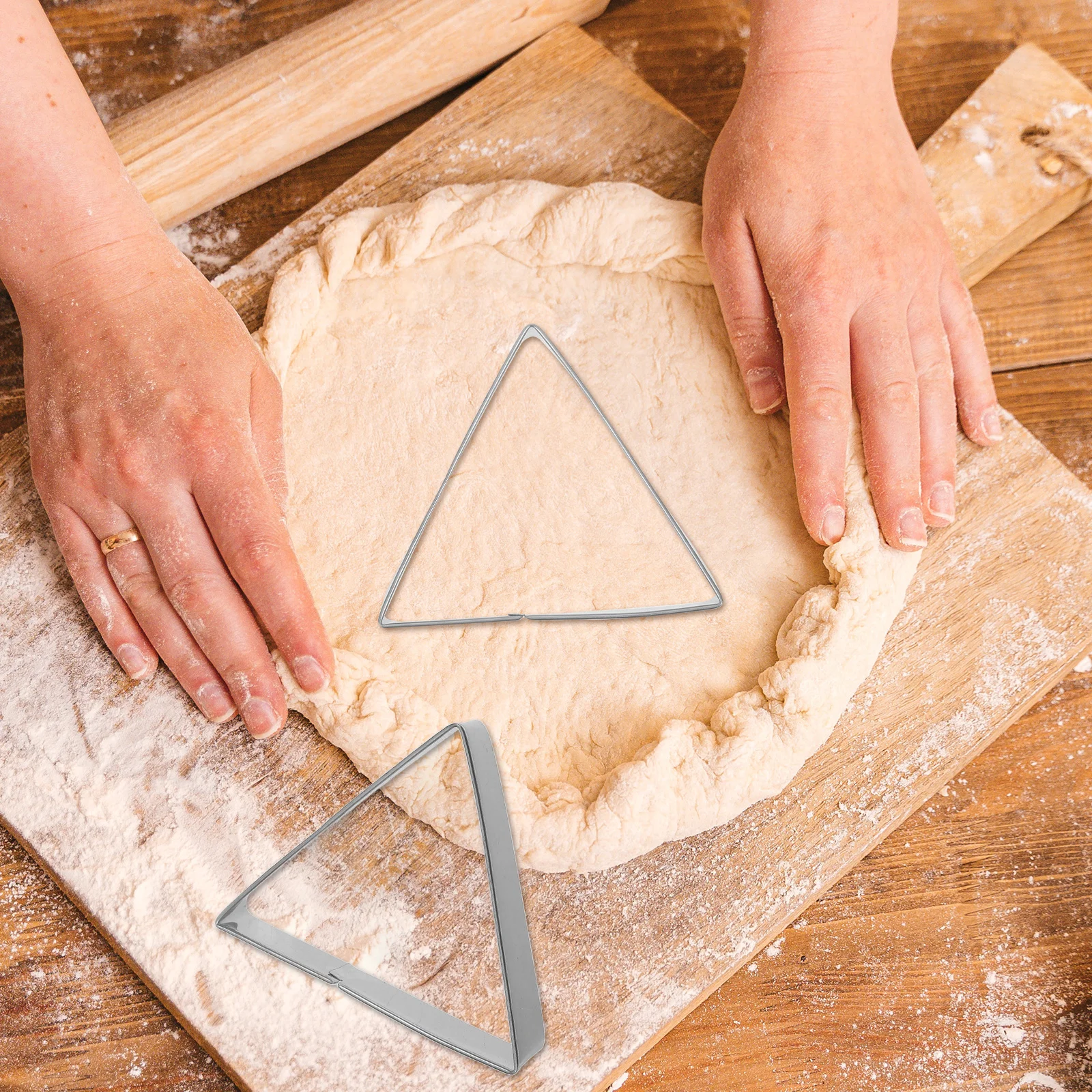 

5Pcs Triangle Shaped Cookie Cutters Stainless Steel Baking Molds Set for DIY Sweets Pancakes Cupcakes Craft Projects Embossing