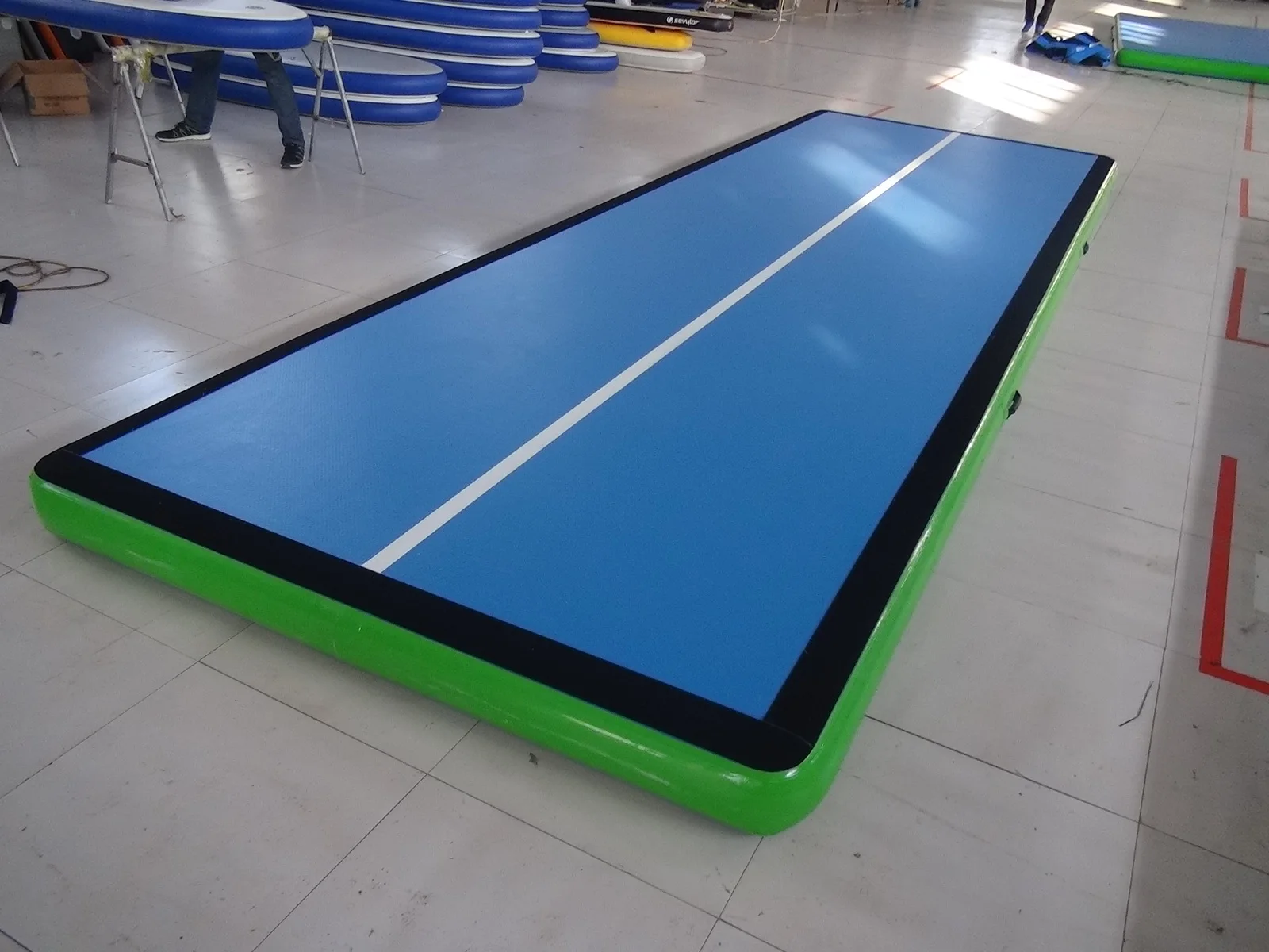 

Надувной коврик длиной 10 м. Все виды надувных воздушных дорожек для тренировок в тренажерном зале дома и на открытом воздухе.