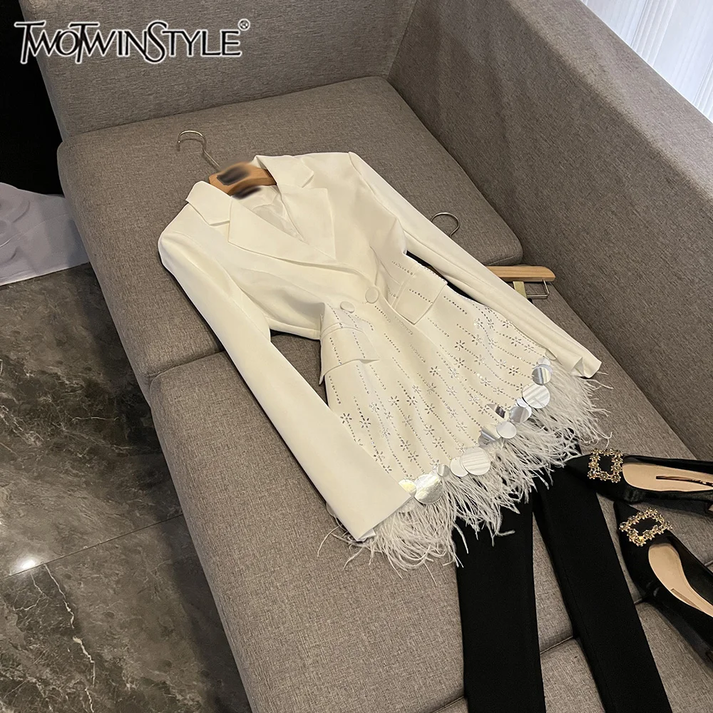 

TWOTWINSTYLE легкие роскошные однотонные тонкие блейзеры для женщин с v-образным вырезом и длинными рукавами, дизайн с блестками, женская куртка KJA551113