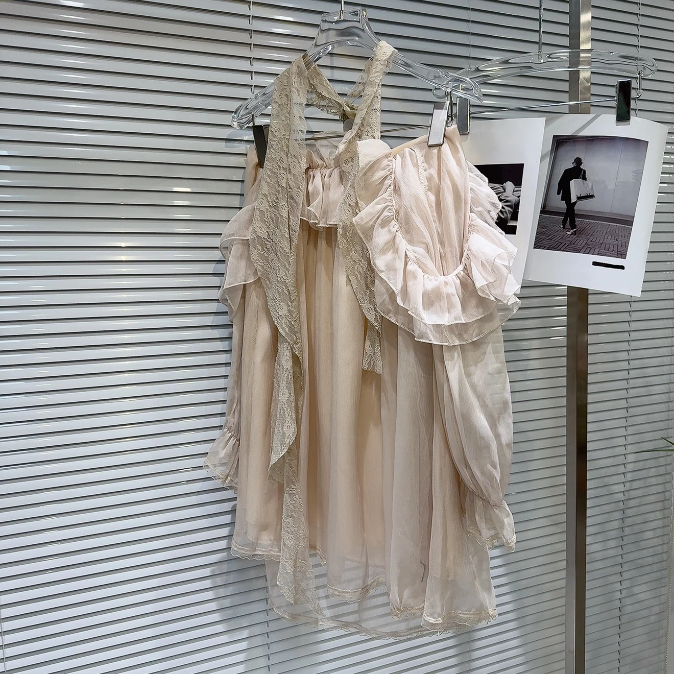 فستان نسائي صيفي جديد موديل 2025 من الشيفون ذو رقبة معلقة على شكل زهور ثلاثية الأبعاد بلون سادة #4