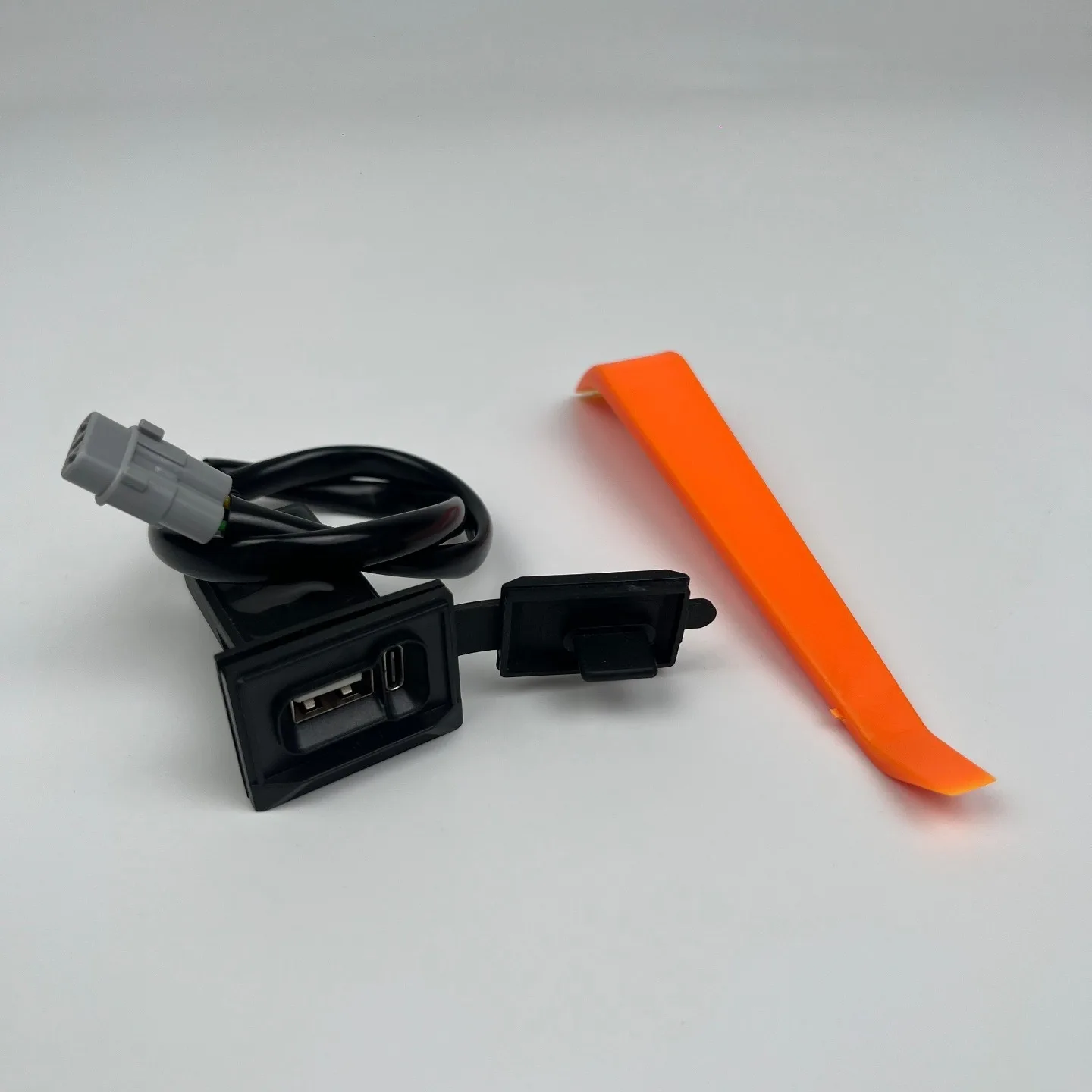 Suitable for VOGE motorcycle RR500S RR660S 250RR RR525 modified dual port fast charging charger charging port USB+Typec port