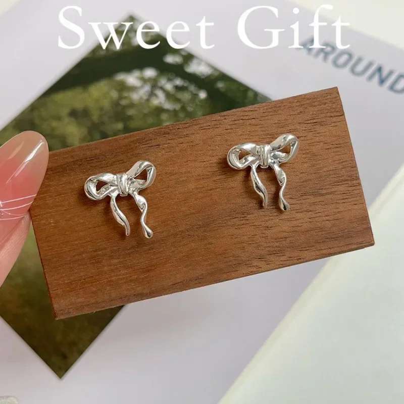 Vintage Metal Bowknot Earrings For Women Sweet Elegant Silver Color Bow Women\'s Stud Earring Christmas Ear Piercing Jewelry