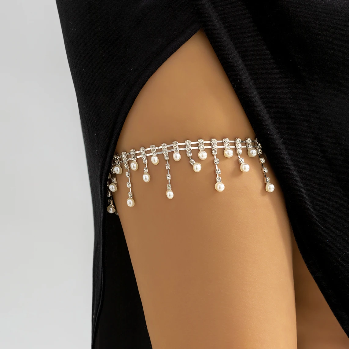 

Sexy Rhinestone Imitation Pearl Tassel Pendant Leg Thigh Chain for Women Summer Bikini Garter Belt Body Jewelry Y2K Accessories