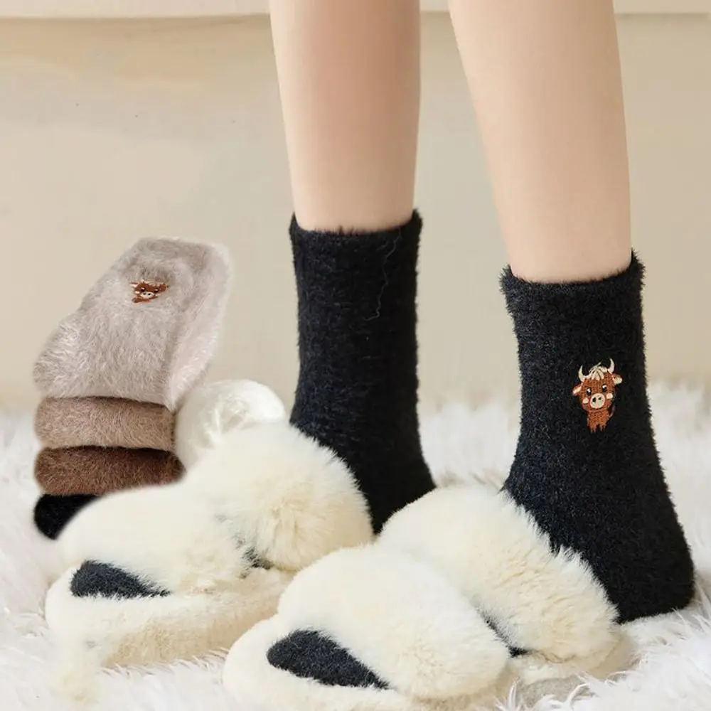 

5Pairs Embroidery Cow Winter Fluffy Socks Mid Tube Sweet Thicken Warm Socks Ladies Hosiery Cartoon Cattle Floor Socks