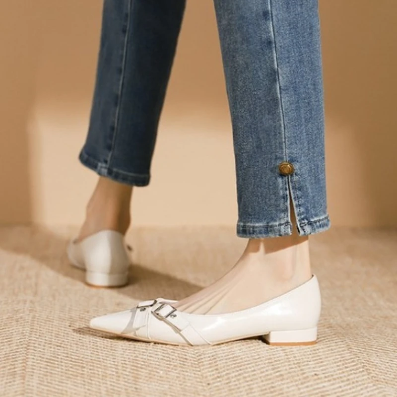 Chaussures simples à talons bas pour femmes, nouvelle boucle de ceinture, bouche peu profonde, talon carré, mode printemps-automne 2025
