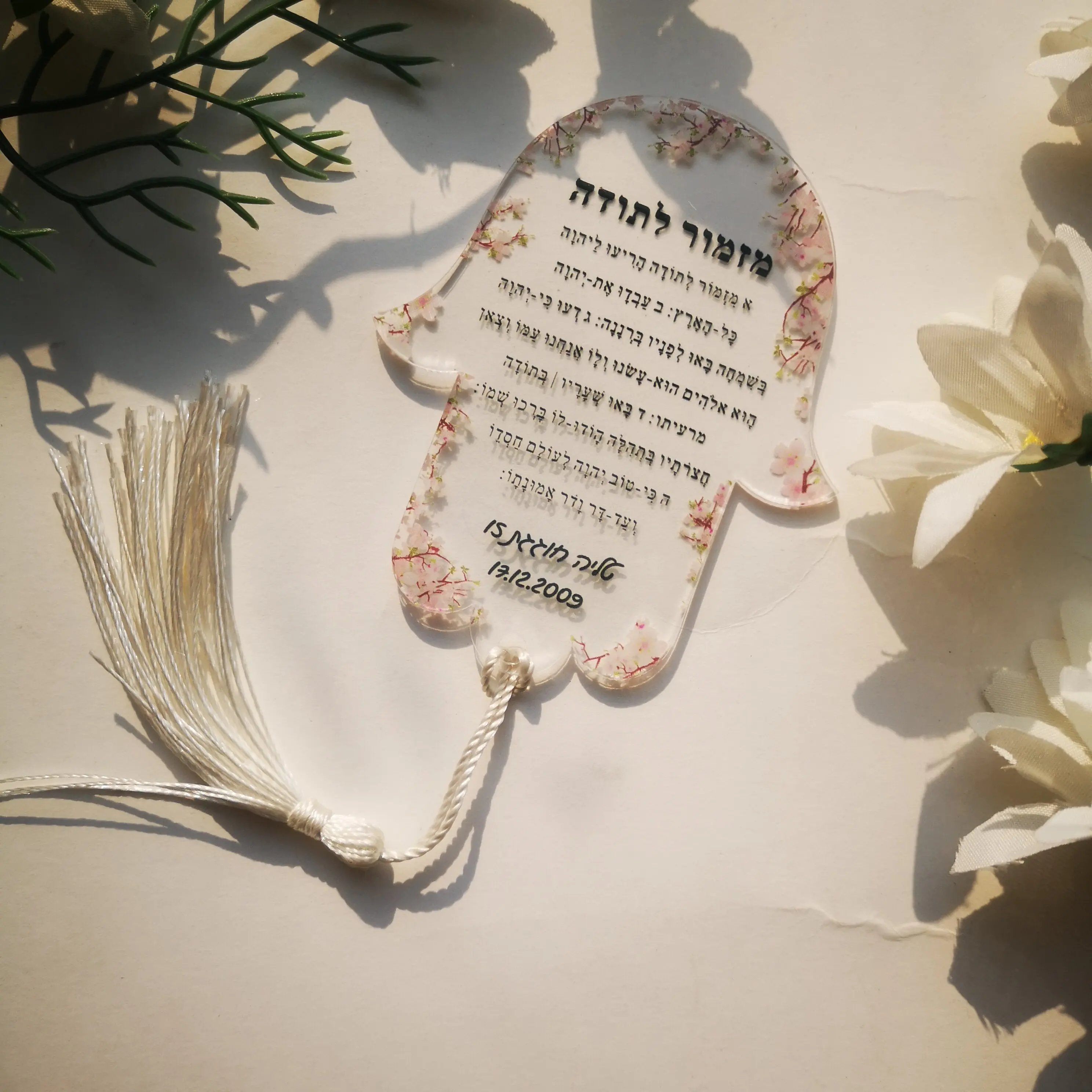 

Hot Bar Mitzvah Custom Acrylic Road Prayer Card Hamsa With Pink Flower,pendant Acrylic Hebrew Card,Transparent Thanksgiving Hymn