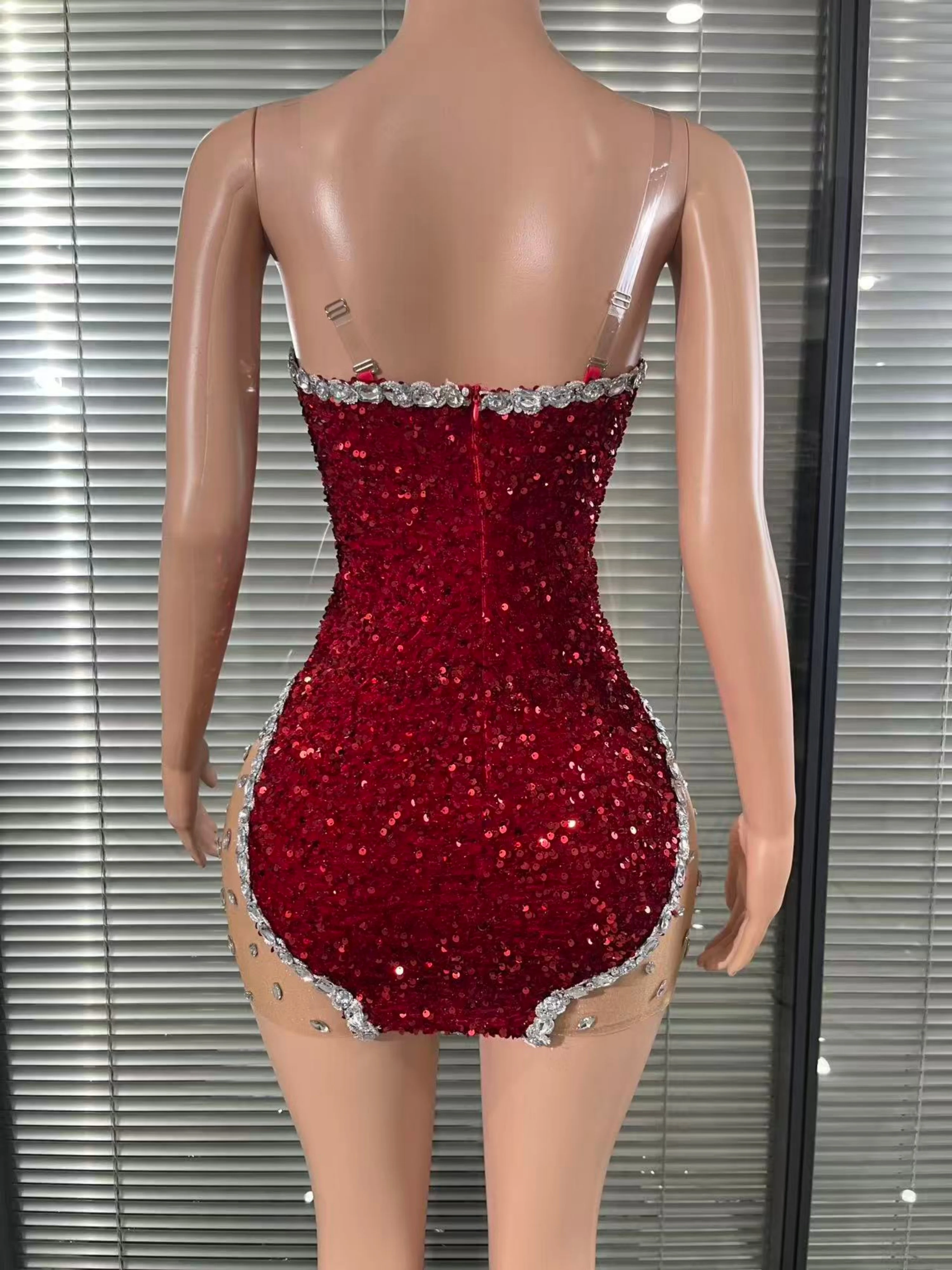 ชุดเดรสสั้นตาข่ายซีทรูประดับคริสตัลหรูหรา ประดับเพชรพลอยและเลื่อม สำหรับงานเลี้ยงฉลอง งานพรอม งานวันเกิด ถ่ายรูป