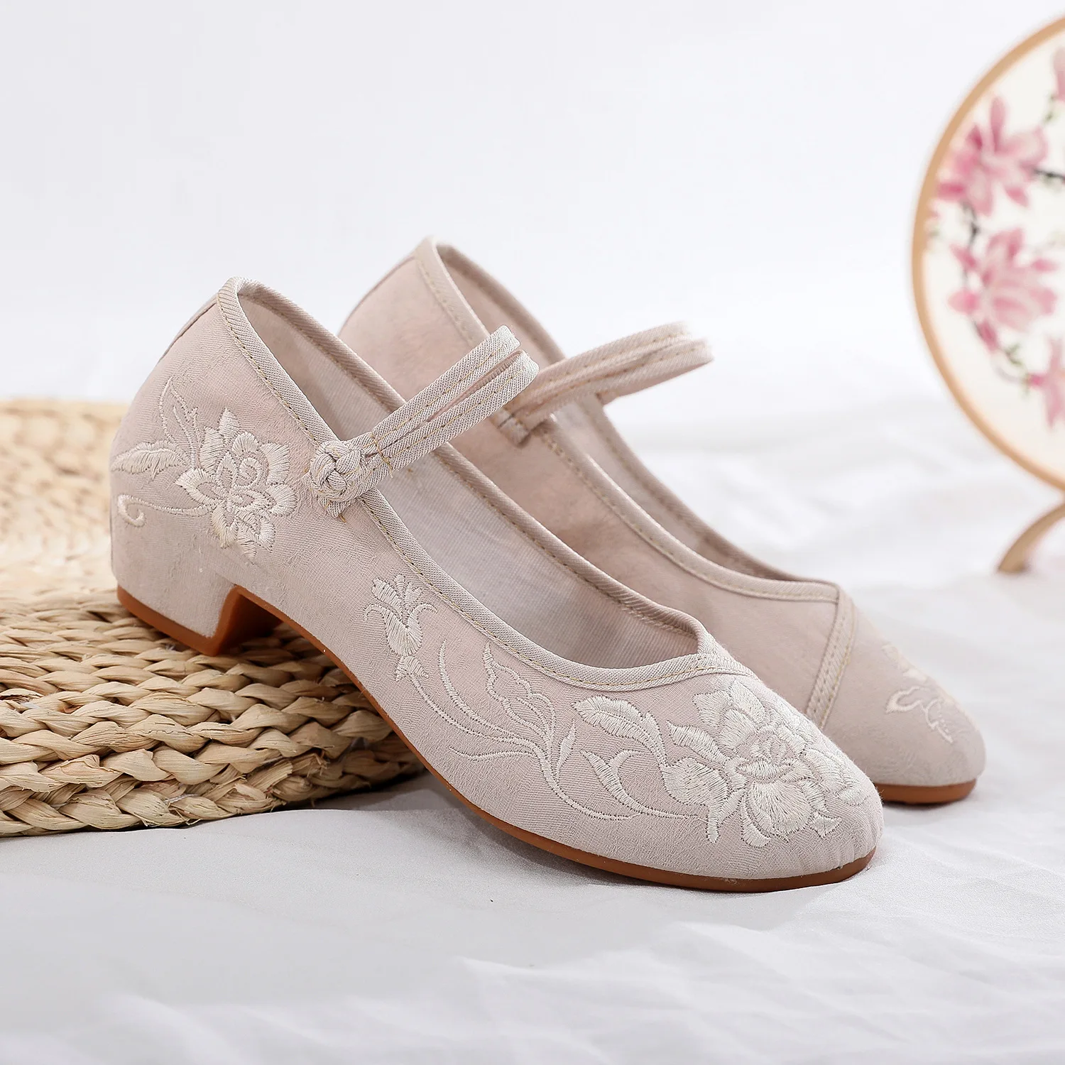 Size 34-40 Ethnic Style Flower Embroidered Women Low Heel Ladies Comfort Chinese Cheongsam Hanfu Shoes