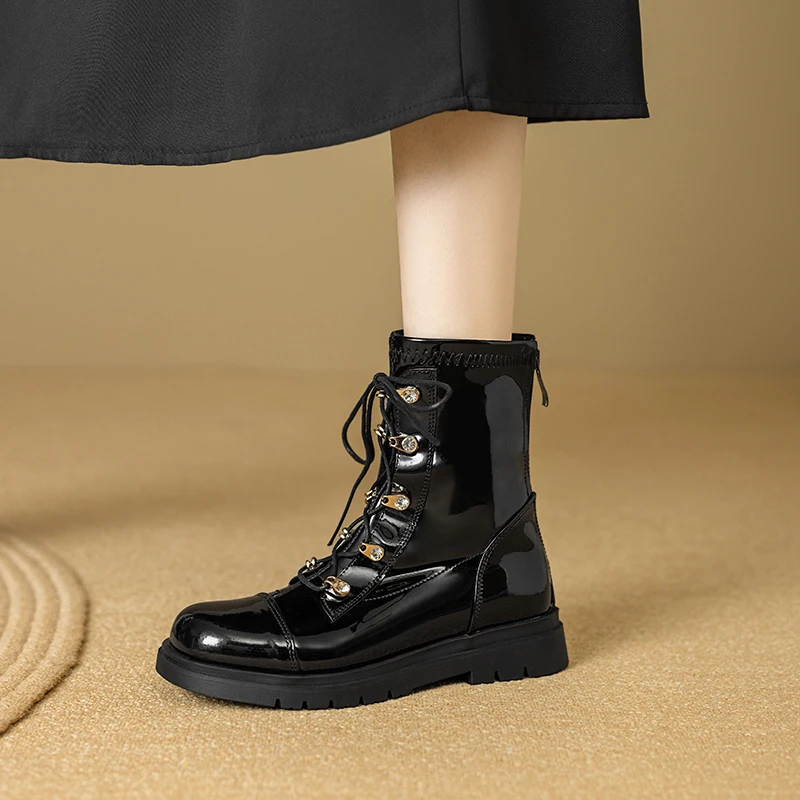 

Металлическая пряжка с перекрестной завязкой, резиновая противоскользящая толстая молния сзади, короткие сапоги в британском стиле с плюшевой подкладкой, рыцарские сапоги