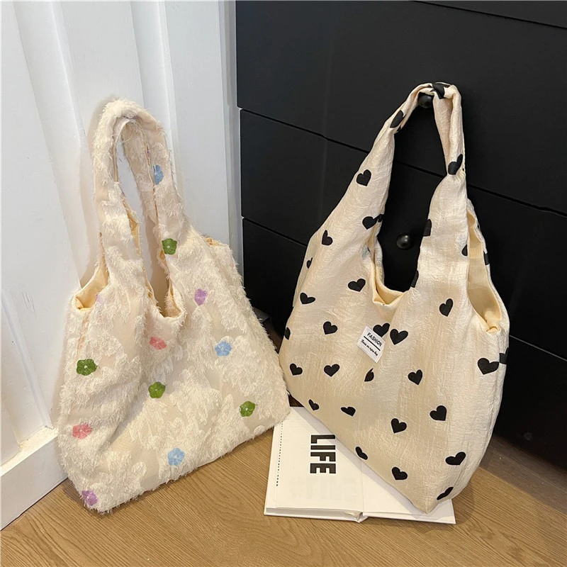 Handtasche aus Stoff - Stilvolle Damenhandtasche für 2025 Modische Herzförmige Tragetasche für den Alltag Große Kapazität Einkaufstasche