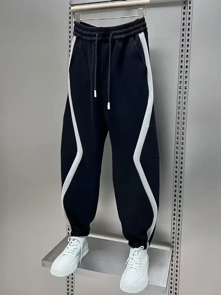 

Новинка 2026: Мужские универсальные спортивные брюки с зауженными штанинами, из мягкого эластичного материала, с яркими боковыми полосками, свободный крой