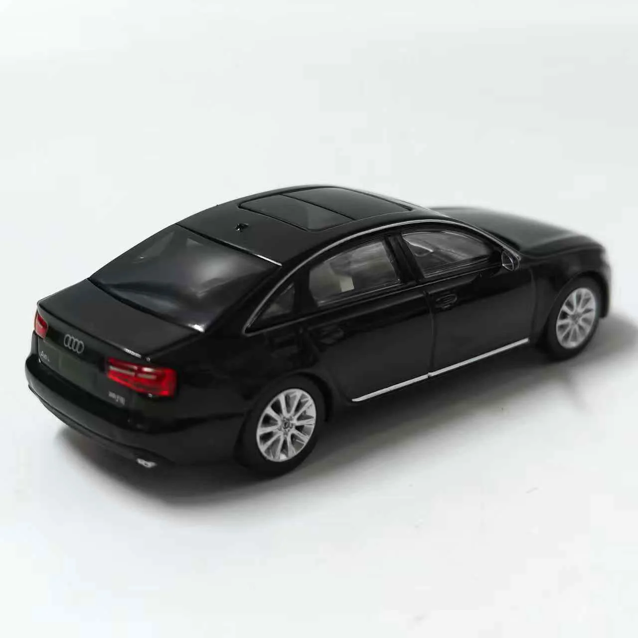 Diecast 1/64 Skala Audi A6L C7 Legierung Auto Modell Sammeln Spielzeug Geschenk Souvenir Display Ornament