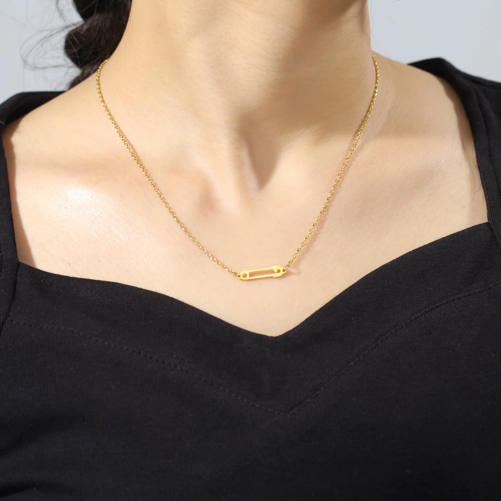 Teamer Paper Clip Pendant Necklace for Women Unique Design Pin Clavicle Chain Stainless Steel Female Simple Temperament Jewelry