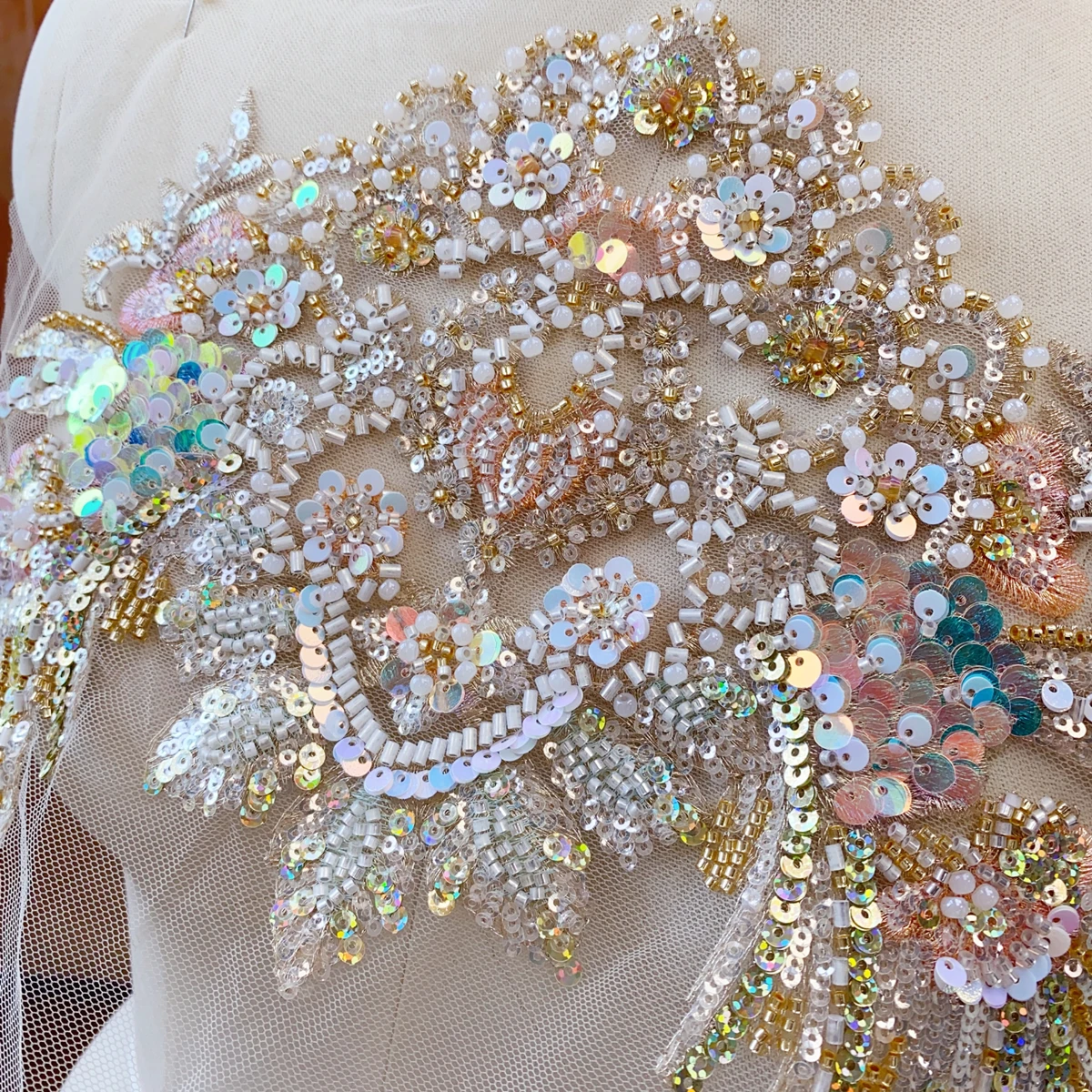 เครื่องประดับตกแต่งพื้นหลัง เข็มขัดฮันฟู ชุดแสดง ผ้าลูกไม้ปักลายเลื่อมเกล็ดปลาสีทองแชมเปญ