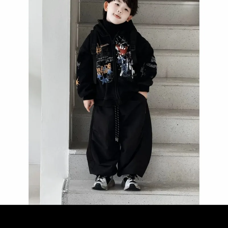 

Baby Autumn and Winter Fleece Thickened Set 2025 Boy Cartoon Graffiti Hooded Jacket Versatile Black Pants 2-piece Set