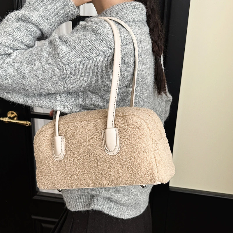 

Winter Commuter Shoulder Bags for Women 2025 Luxury Designer Lamb wool Handbags Big Causal Bag Big Capacity Pillow Underarm Bag