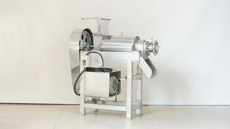 Macchina completamente automatica per spremitura e modellare frutta e verdura