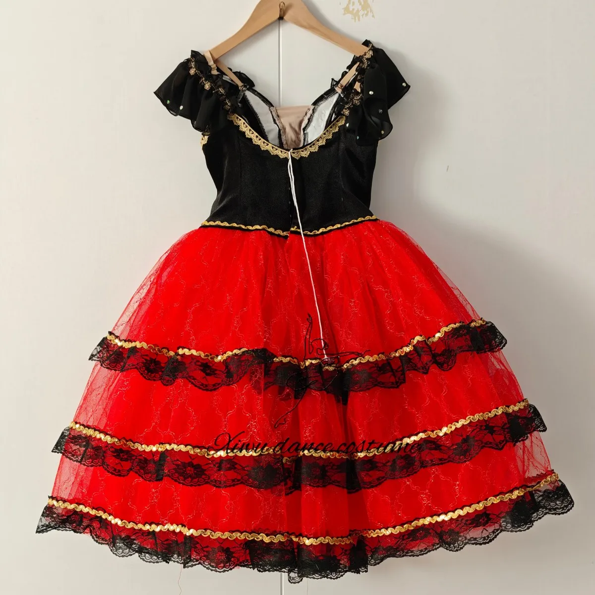 Sukienka sceniczna w stylu flamenco, czarno-czerwona, z falbanami