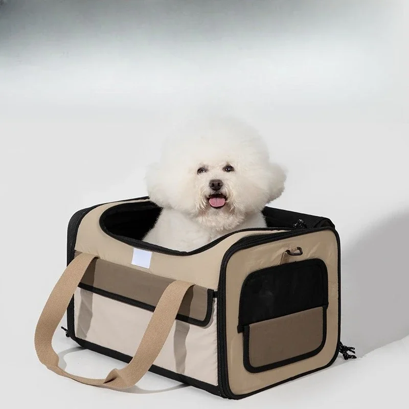 

Cat bag is portable when going out, one shoulder can be carried crossbody, light and large-capacity aviation cat backpack
