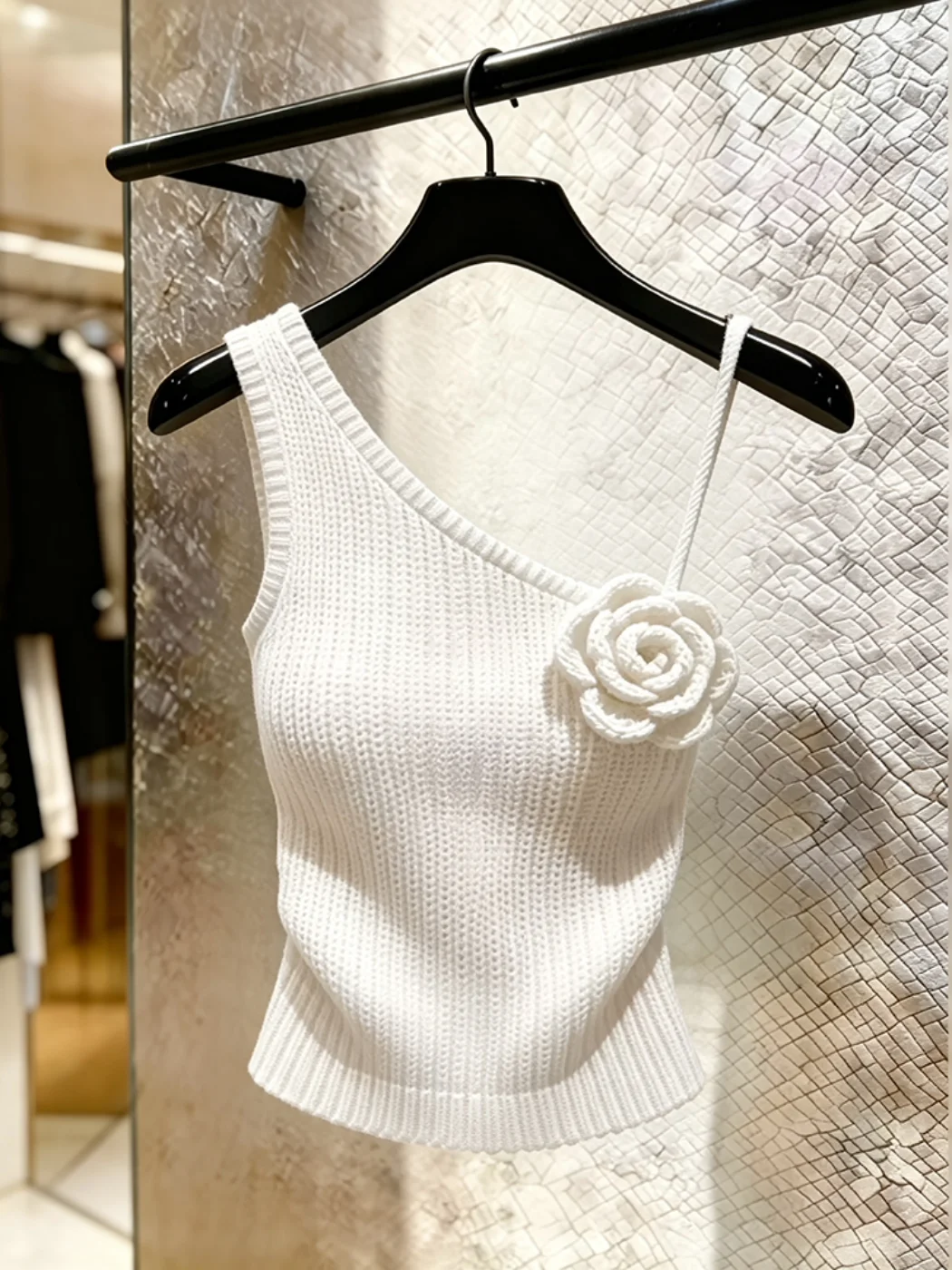 Fashionable Casual Knitted Crop Top Women's Summer New Style High Intelligence Sensual Floral Strap Vest Side Shoulder Design