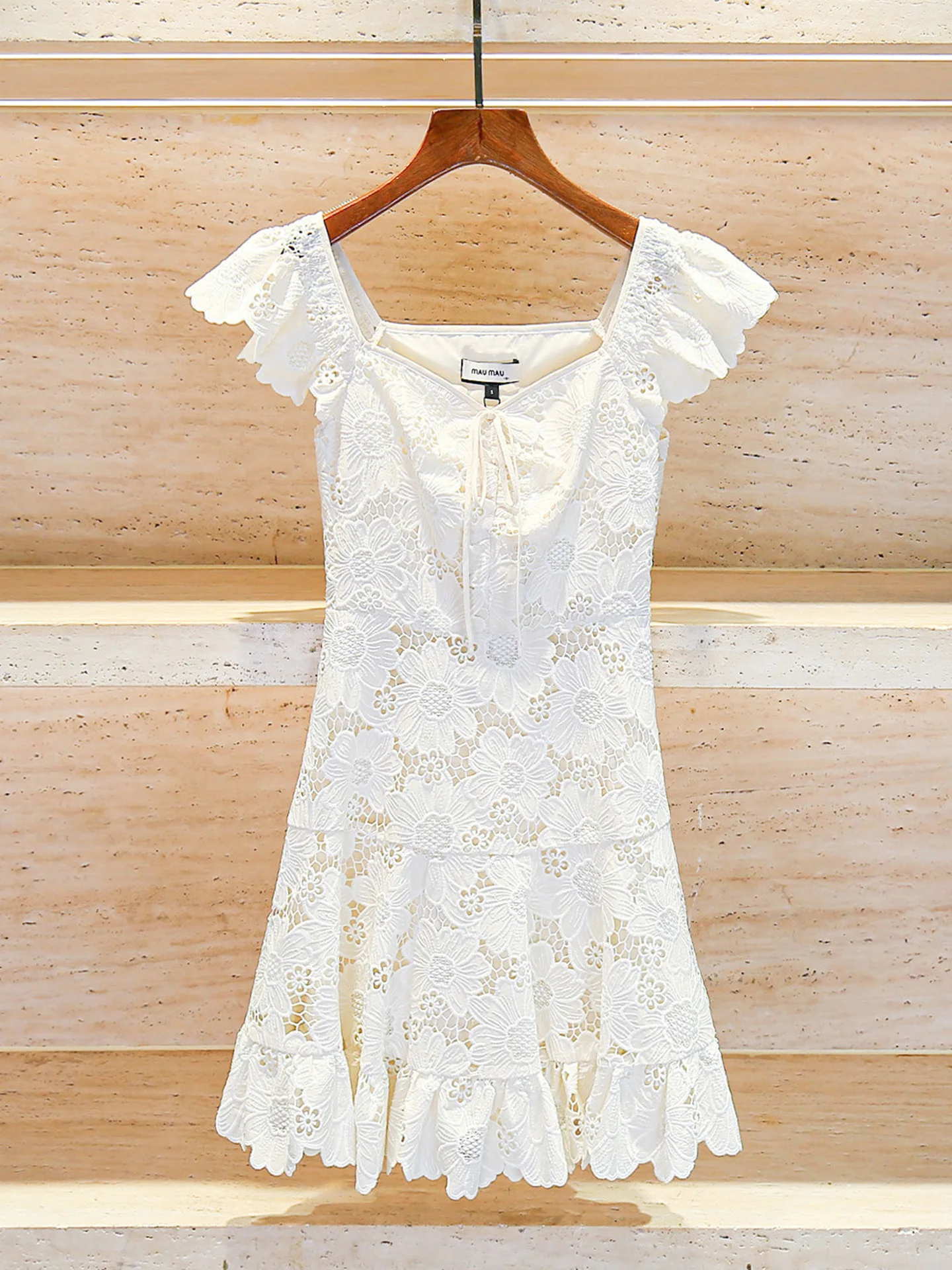 

High-End Summer 2025 Women's Dr Lace Hollow out Fly Sve Perfume Sle Midi Dr Commute Sle High Waist ort Sve