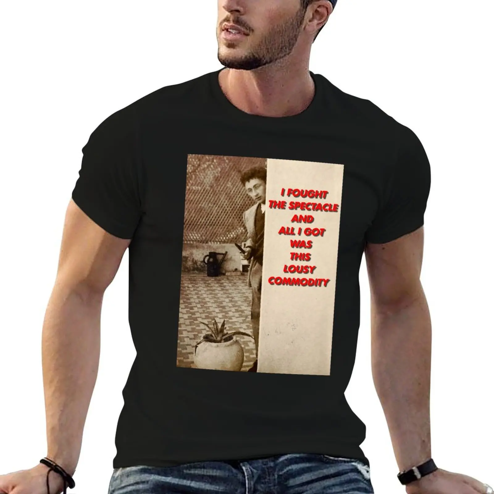 J'ai résisté au spectacle et tout ce que j'ai obtenu, c'est ce maigre t-shirt de qualité inférieure, t-shirt à col rond grande taille.