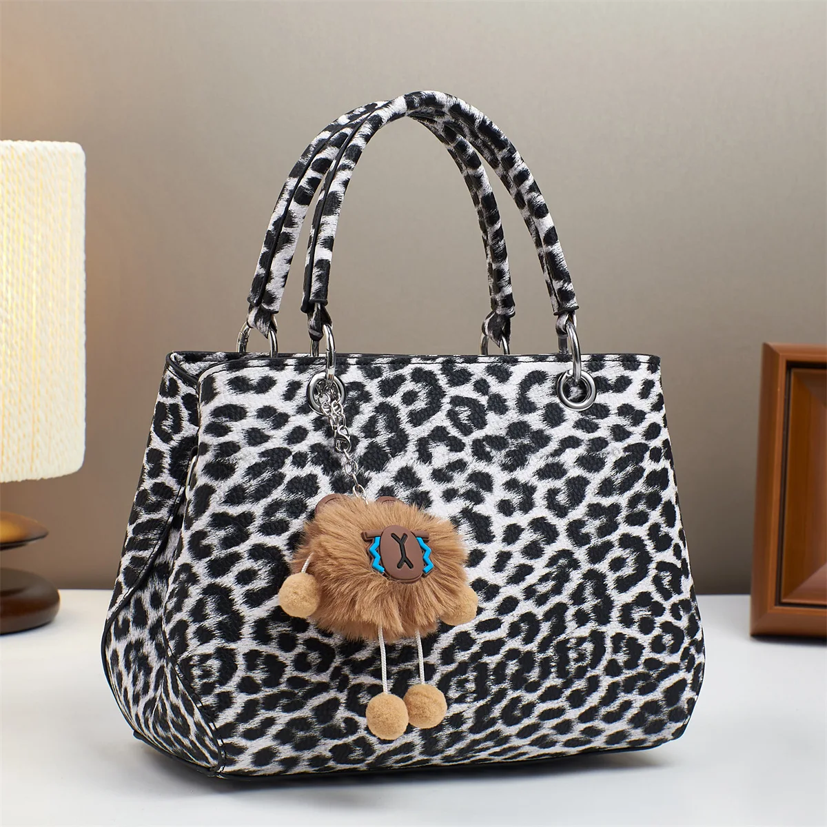 

Fashionable And Retro Leopard Print Women Handbag PU Leather High-End Women Cluthes For Shopping Commuting Work Lady Bucket Bag