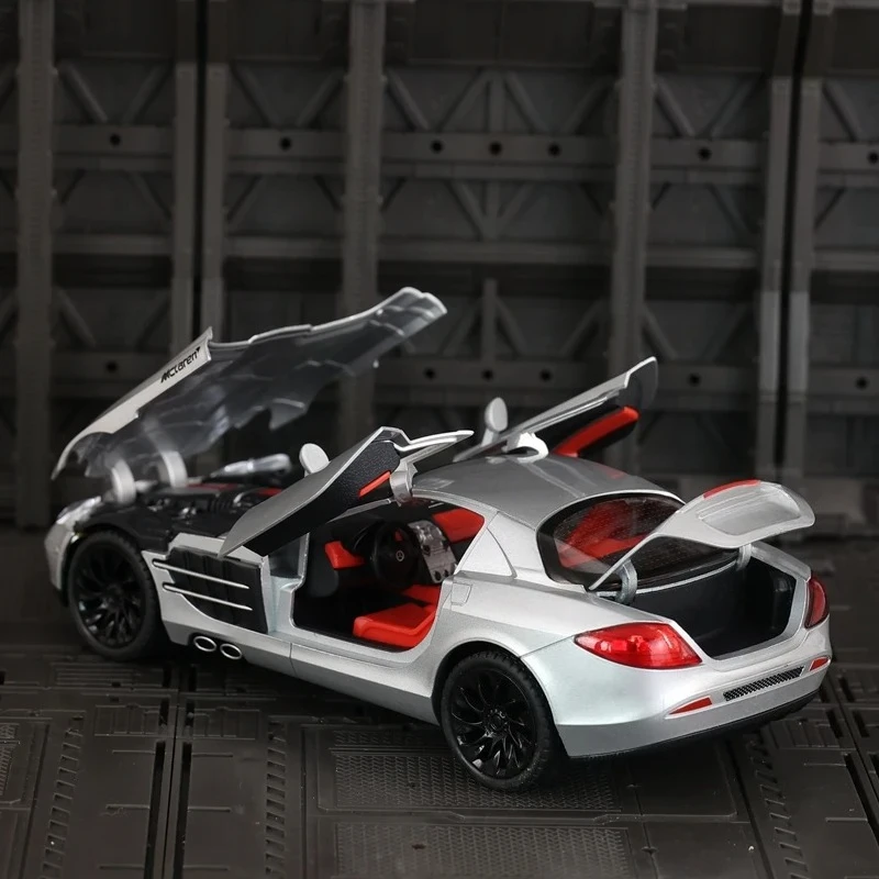 For 1:24 Mercedes-BenzSLR alloy car model decoration door and hood trunk can open acousto-optic children's toys gifts collection