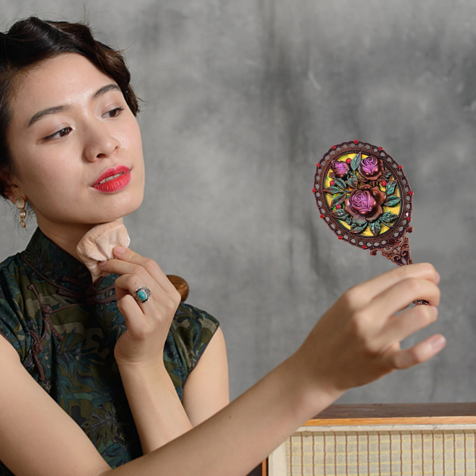 1 مجموعة 1 مجموعة ماكياج خمر مع مشط مرآة اليد الصغيرة المحمولة للسفر النساء الفتيات عنبر الحمام المرآة البالونية