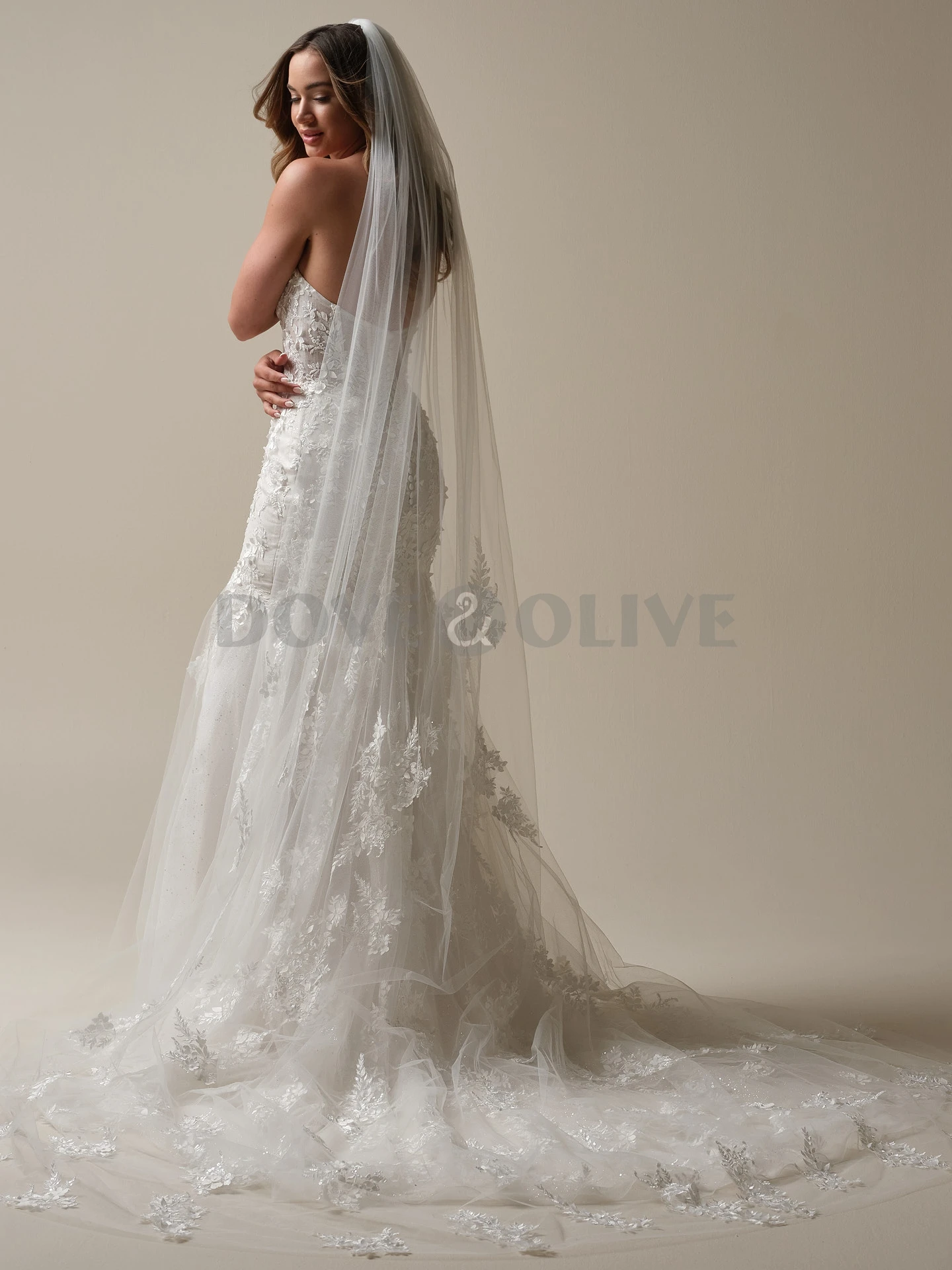 

Lace Appliques Beaded Wedding Veils for church with Comb One Layer Marrige Bride Veil Women Bridal Hair Accessory Customized