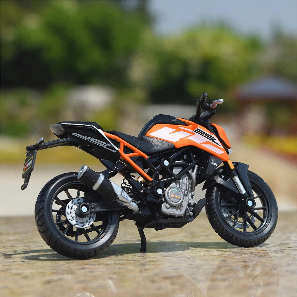 Bburago 1:18 New Style KTM 250 Duke Original Authorized Simulation Alloy Motorcycle Model Toy Car collection toys Boy