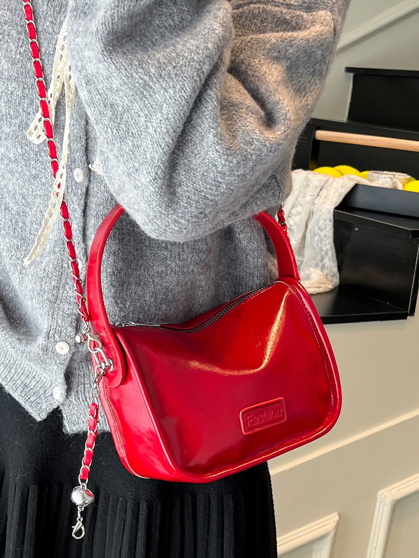 

Модная женская сумка через плечо, осень-зима 2022, универсальная сумка на цепочке, мягкая подушка, модная сенсация, маленький размер