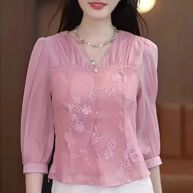 

2024 Women's Clothing Summer Pullovers V-Neck Three Quarter Commuter Trendy Embroidery Solid Color High End Western StyleTops