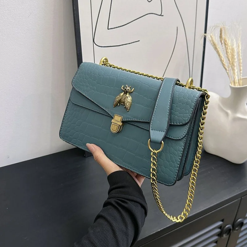 

Classic Elegant Tote Bag For Women High Quality Leather Famous Designer Spacious Interior Fashionable Look