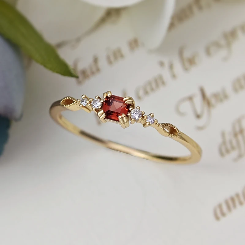 LAMOON Naturalny pierścionek z granatem dla kobiet Cienkie pierścionki z kamieniami szlachetnymi 925 Sterling Silver Gold Vermeil Prosta codzienna biżuteria Prezent przyjaźni