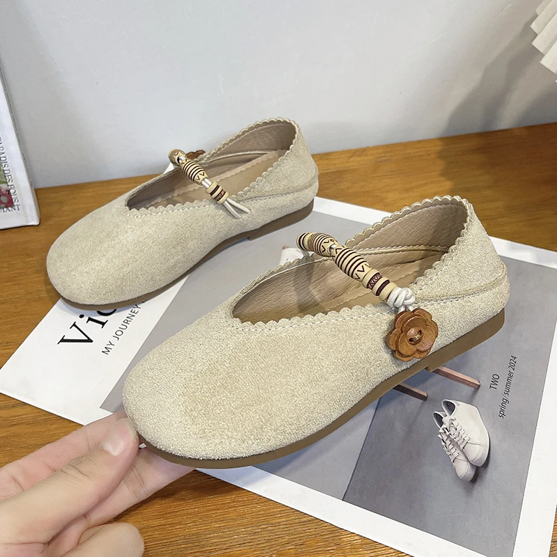 Girls Vintage Suede‑Like Ballet Flats, Wooden Flower Elastic Strap Scalloped Edge Non‑Slip Toddler Mary Jane Casual Shoes