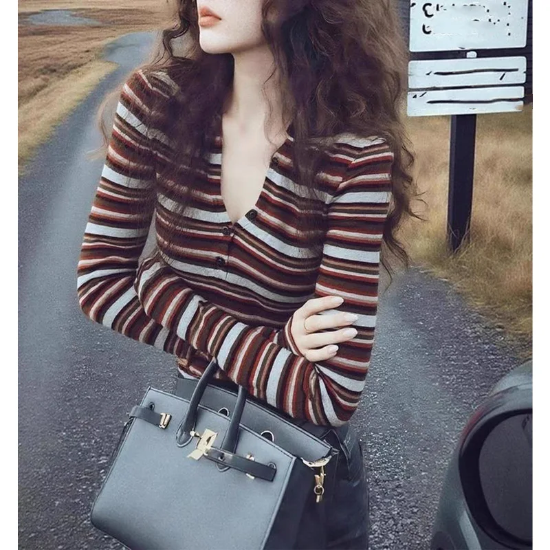 2026 Winter Unique Niche Non-collision Style Super Good-looking Contrasting Color Striped Knitted Sweater Women