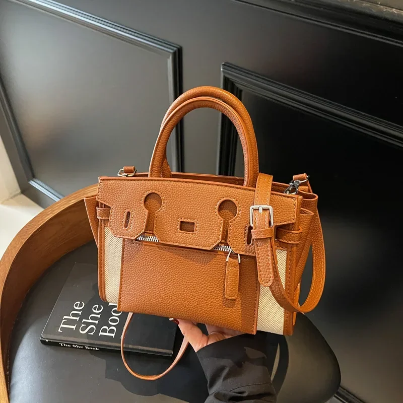 

2025 Fashion Women's New Small Square Bag, Simple Shoulder Bag, Large Capacity Crossbody Bag