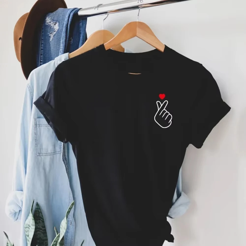 Korean Finger Love Symbol T-shirt Korean Finger Heart Kpop Shirt Women Graphic T Shirts Cute Summer Short Sleeve Female Tops