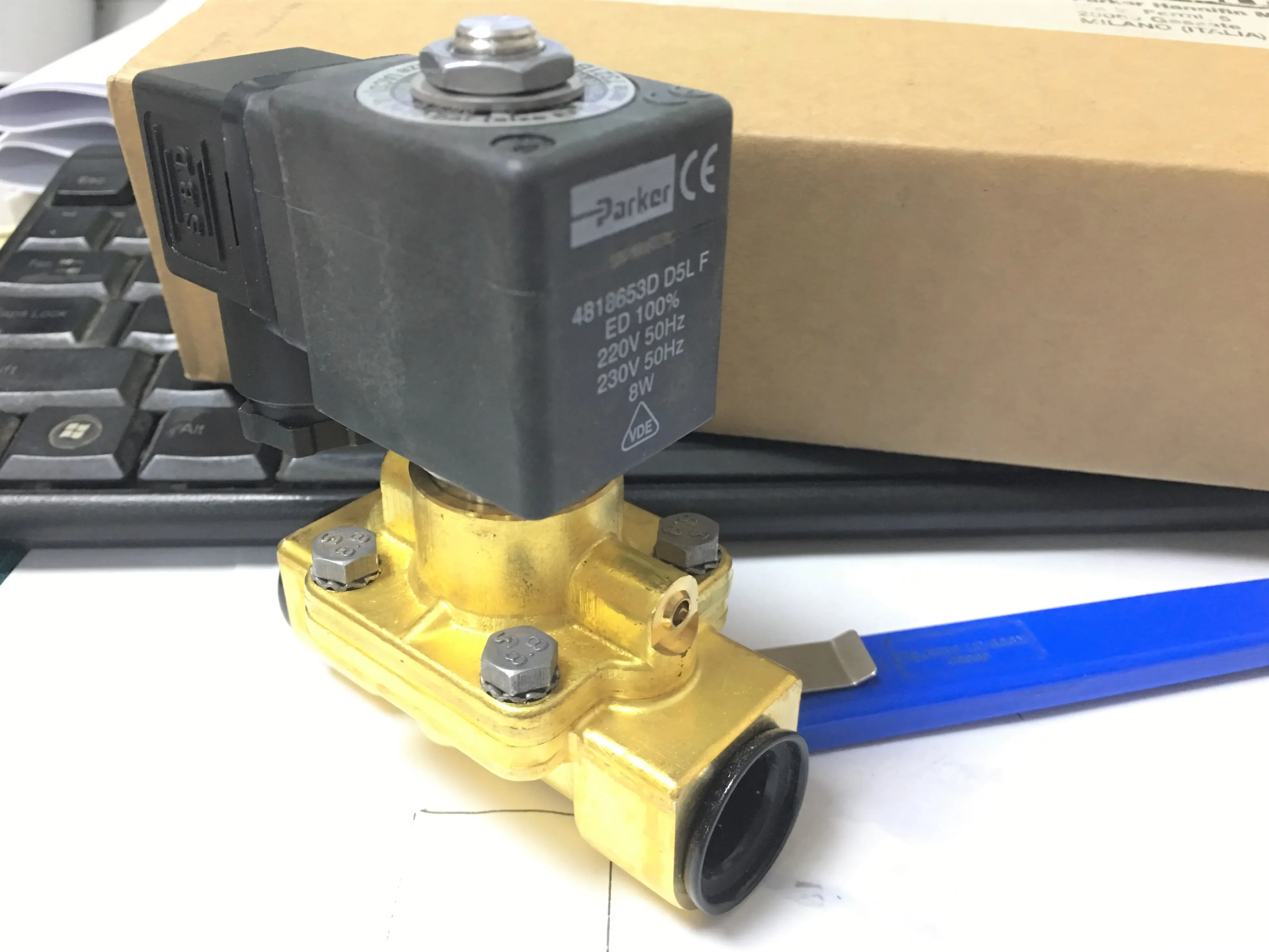 Original Spot US Parker PARKER Solenoid Valve 7321BAN00/443779W 4 Points